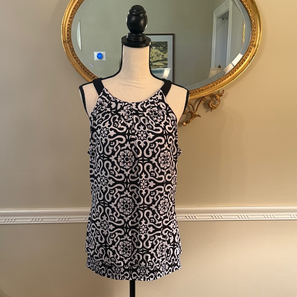 White House Black Market Black and White Tank Top. Size L. Excellent Condition.